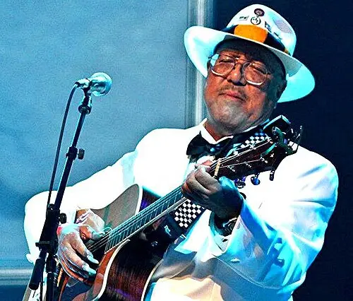 Dennis Kamakahi