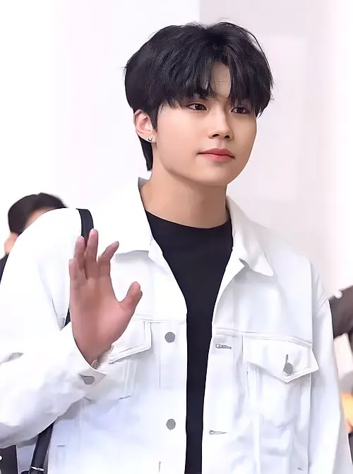 박건욱