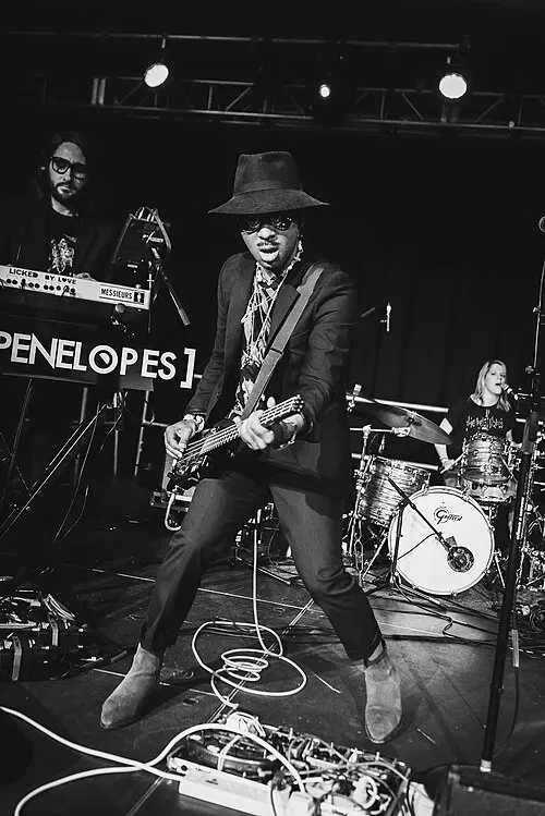 tHe pEneLOpe[s]