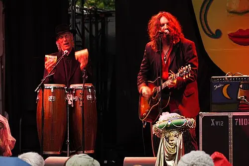 LeE HARVeY OsMOND