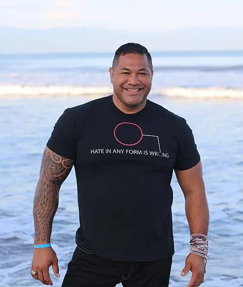 Esera Tuaolo