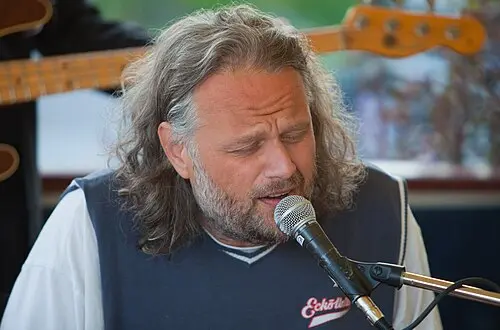 Peter Hallström