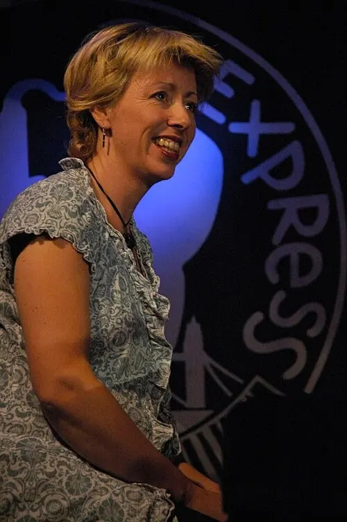 Nikki Iles