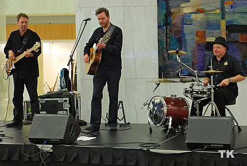 Kevin Hearn & Thin Buckle