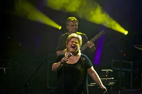 Lora Szafran
