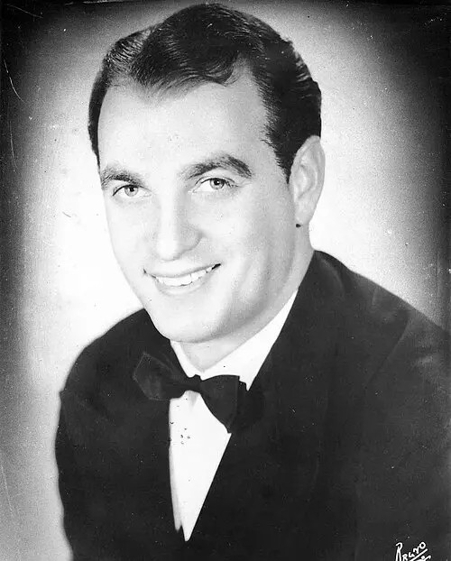 Mitchell Ayres