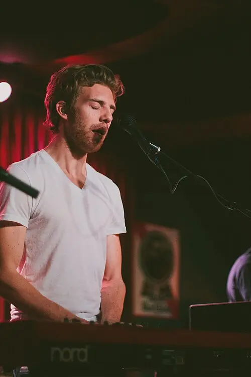 Andrew Belle