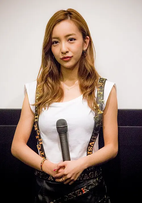 板野友美