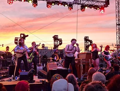 Low Cut Connie