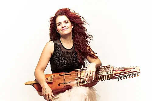 Ana Alcaide