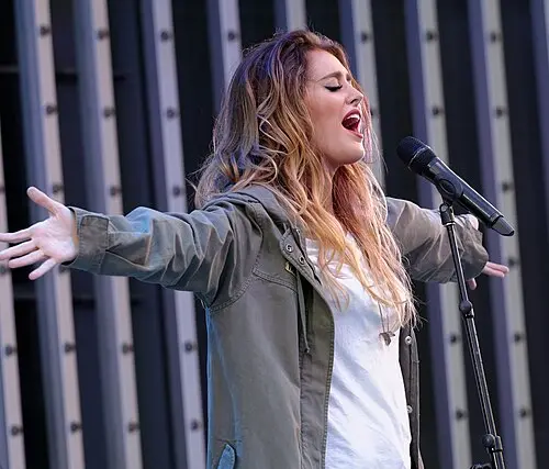 Moxie Raia