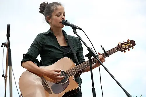 Clara Luzia