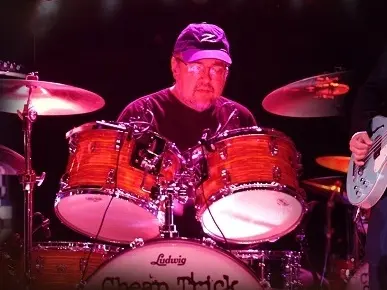 Bun E. Carlos