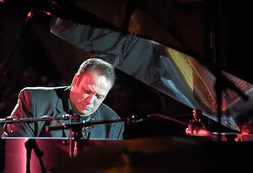 Robi Botos
