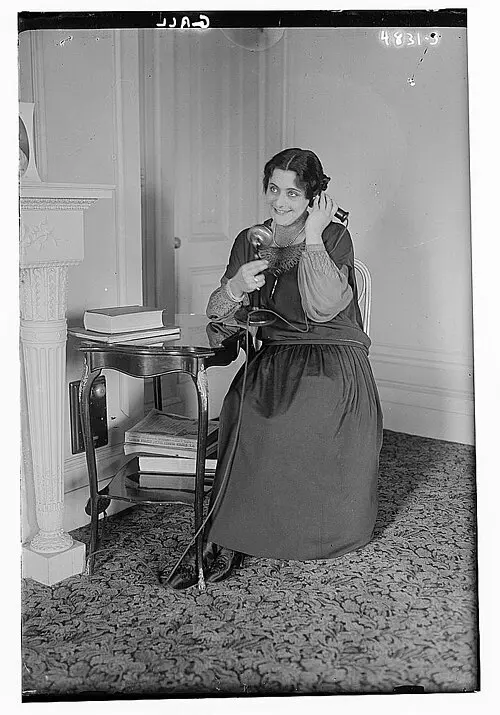 Yvonne Gall