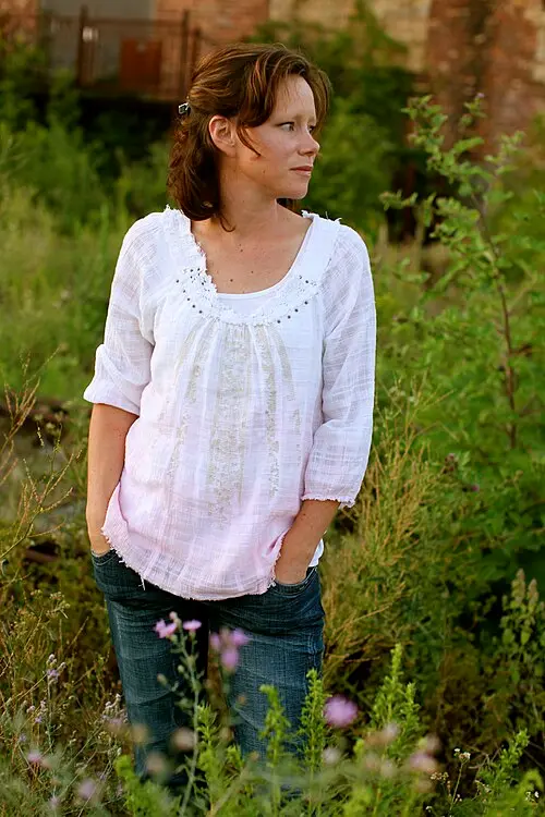 Sara Groves