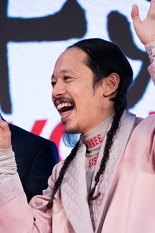 長久允