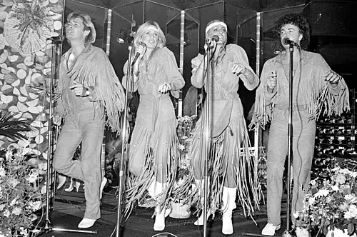 Guys ’n’ Dolls