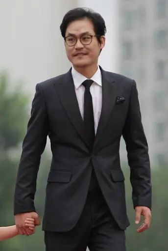 김성균