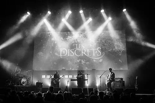 Les Discrets