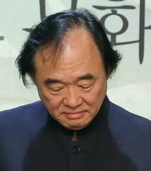 Kun Woo Paik