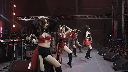 Sexbomb Girls