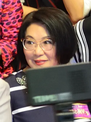 Louise Lee