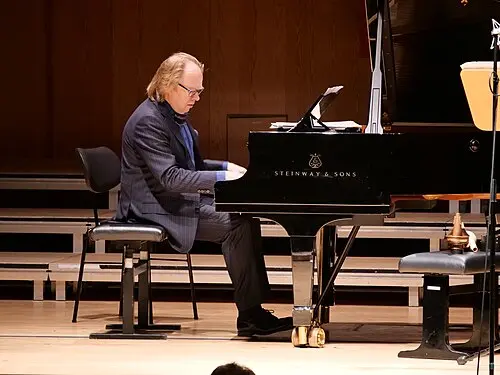 Roland Pöntinen
