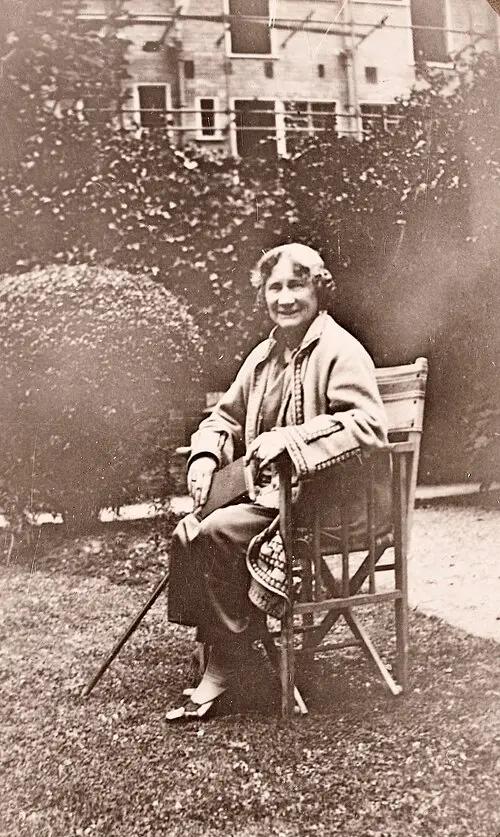 Eleanor Hull