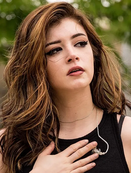 Chrissy Costanza