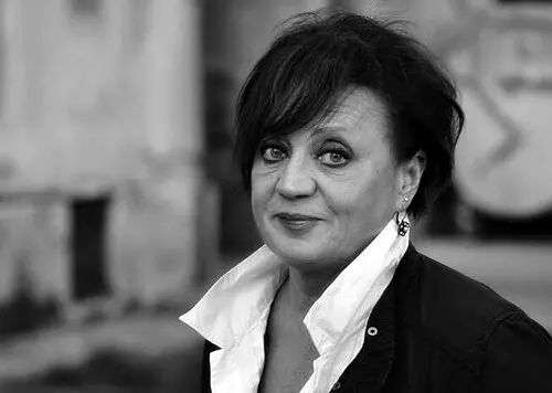 Csákányi Eszter