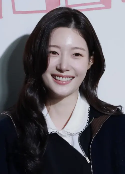 정채연