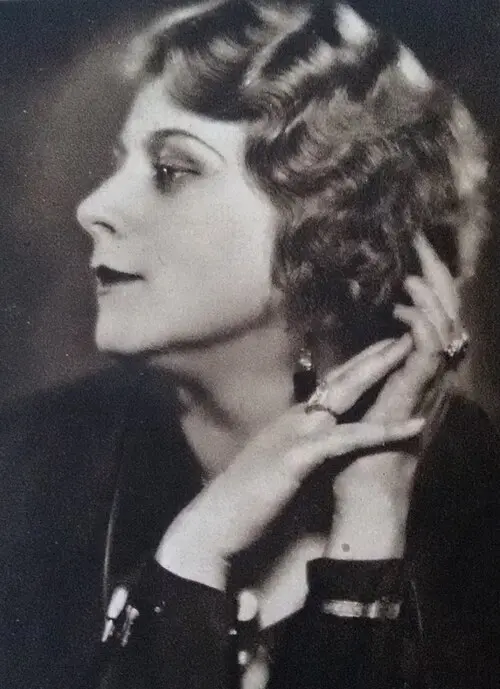 Nelly Gaierová