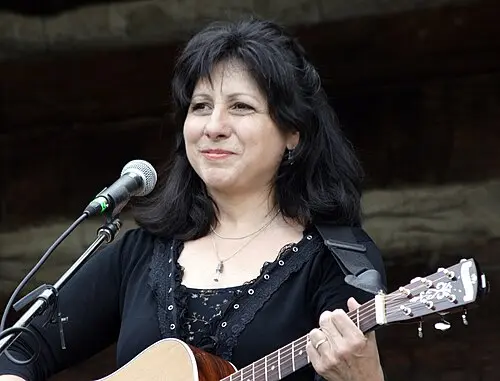 Tish Hinojosa