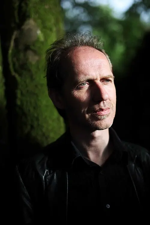 Iarla Ó Lionáird