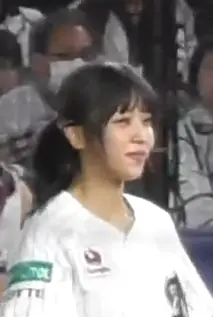 小林由依