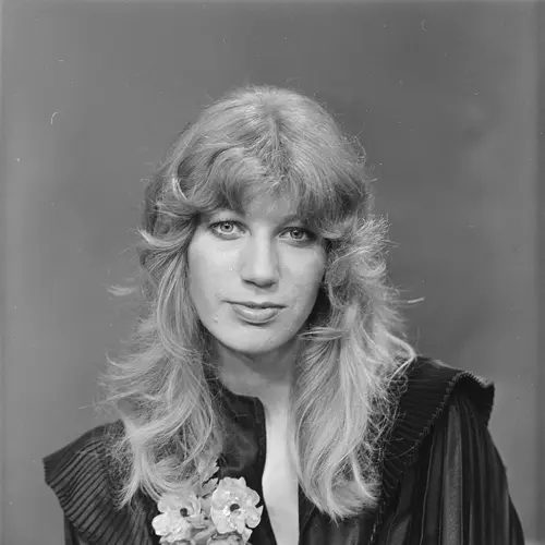 Maggie MacNeal
