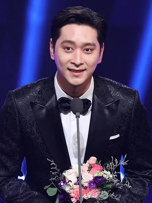 황찬성