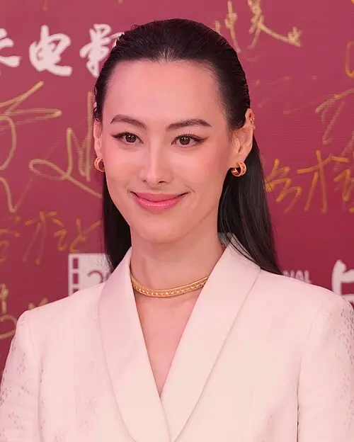 梁洛施