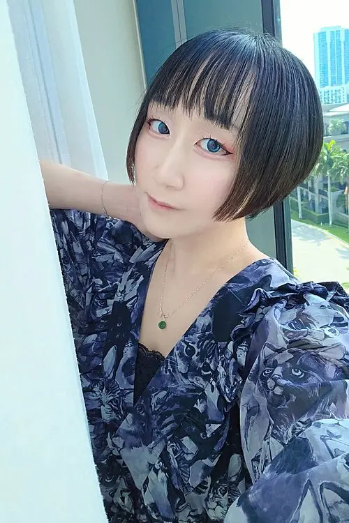 Emi Lo