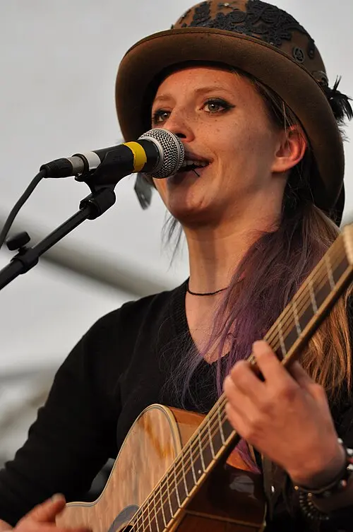 Cynthia Nickschas