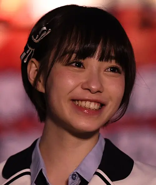石塚朱莉