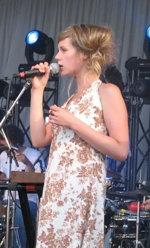Lisa Lobsinger