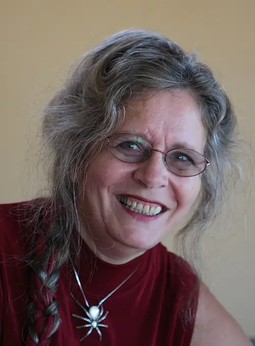 Lynne Kelly