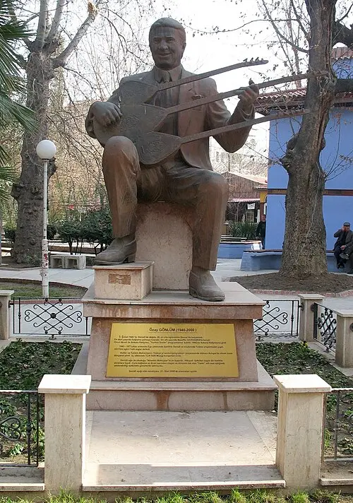 Özay Gönlüm
