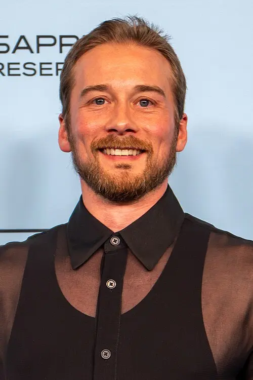 Lou Taylor Pucci