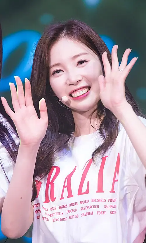 윤채경