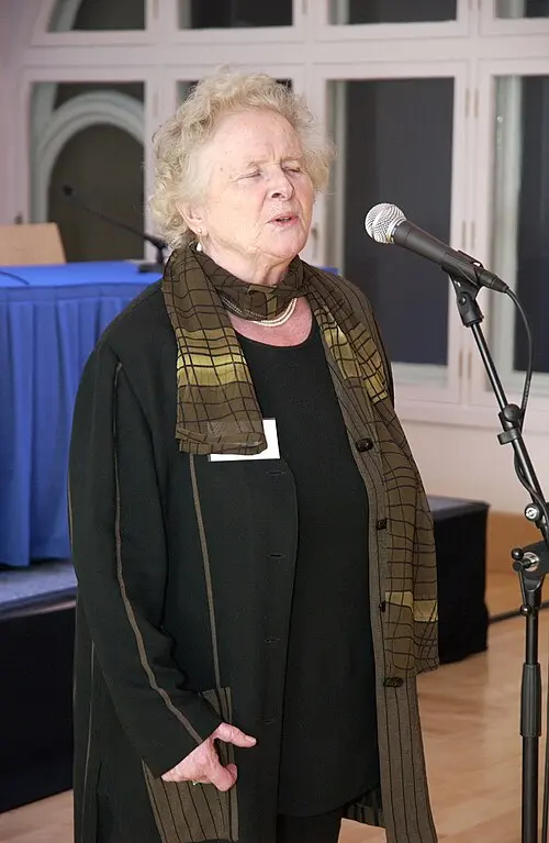 Flora MacNeil