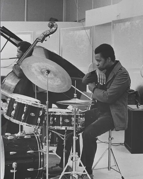 Bobby Thomas