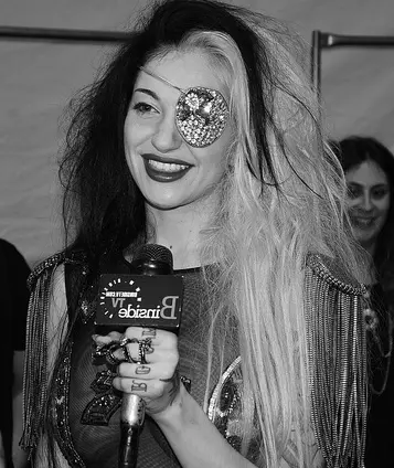 Porcelain Black